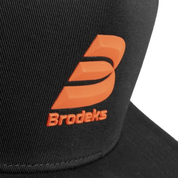 Бейсболка Brodeks KM131, красный, чёрный