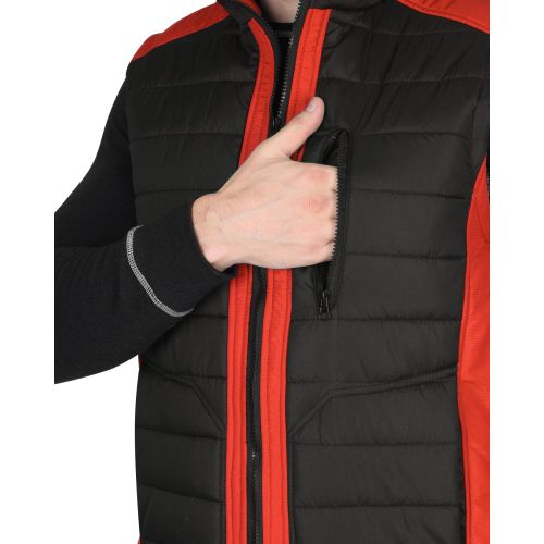 Жилет утеплённый Сириус Урбан с капюшоном и карманами, цвет чёрный с красным