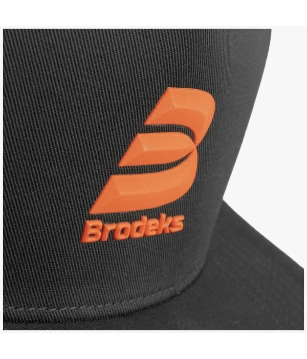 Бейсболка Brodeks KM131, красный, чёрный