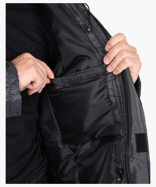 Куртка СИРИУС-БРИГАДИР зимняя мужская с мех. воротником и капюшоном, темно-серая с красным