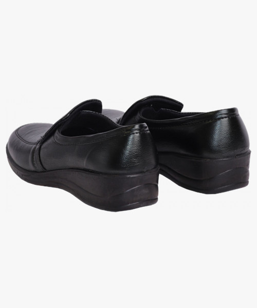 Туфли женские на резинке  черные иск. кожа