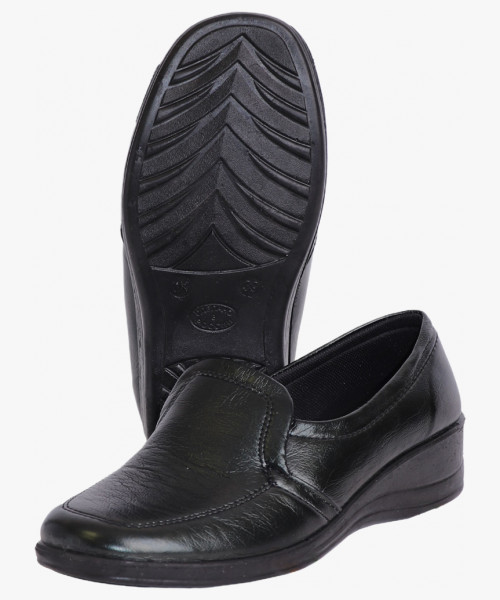 Туфли женские на резинке  черные иск. кожа