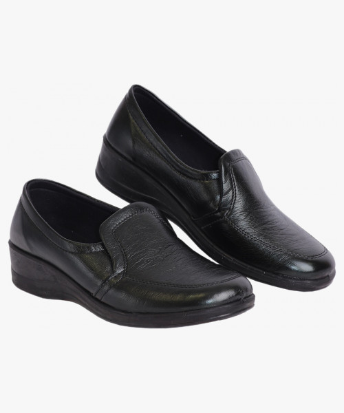 Туфли женские на резинке  черные иск. кожа