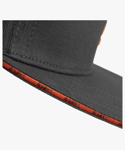 Бейсболка Brodeks KM131, цвет красный, чёрный